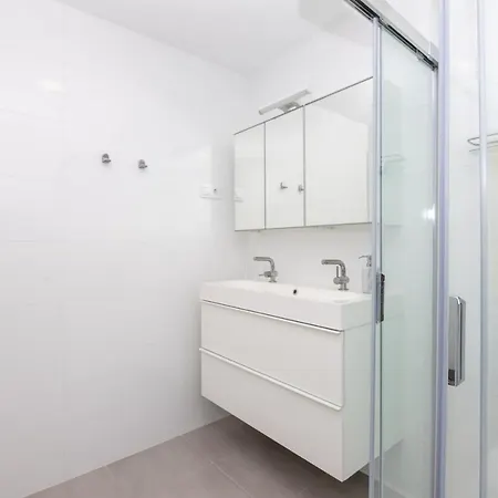 Modern And Spacious One-Bedroom Apartment - Newly Built Lejlighed *